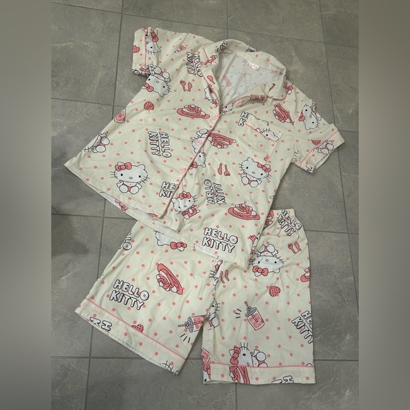 Other - EUC Hello Kitty Pajama Set